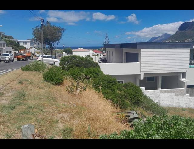 LAND FOR SALE IN CLOVELLY
